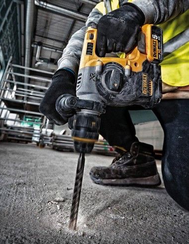 Dewalt Kit 7 Werkzeuge + 3 Bat 5ah + DCB1104 Ladegerät + 4xTstak VI Kit DCK767P3