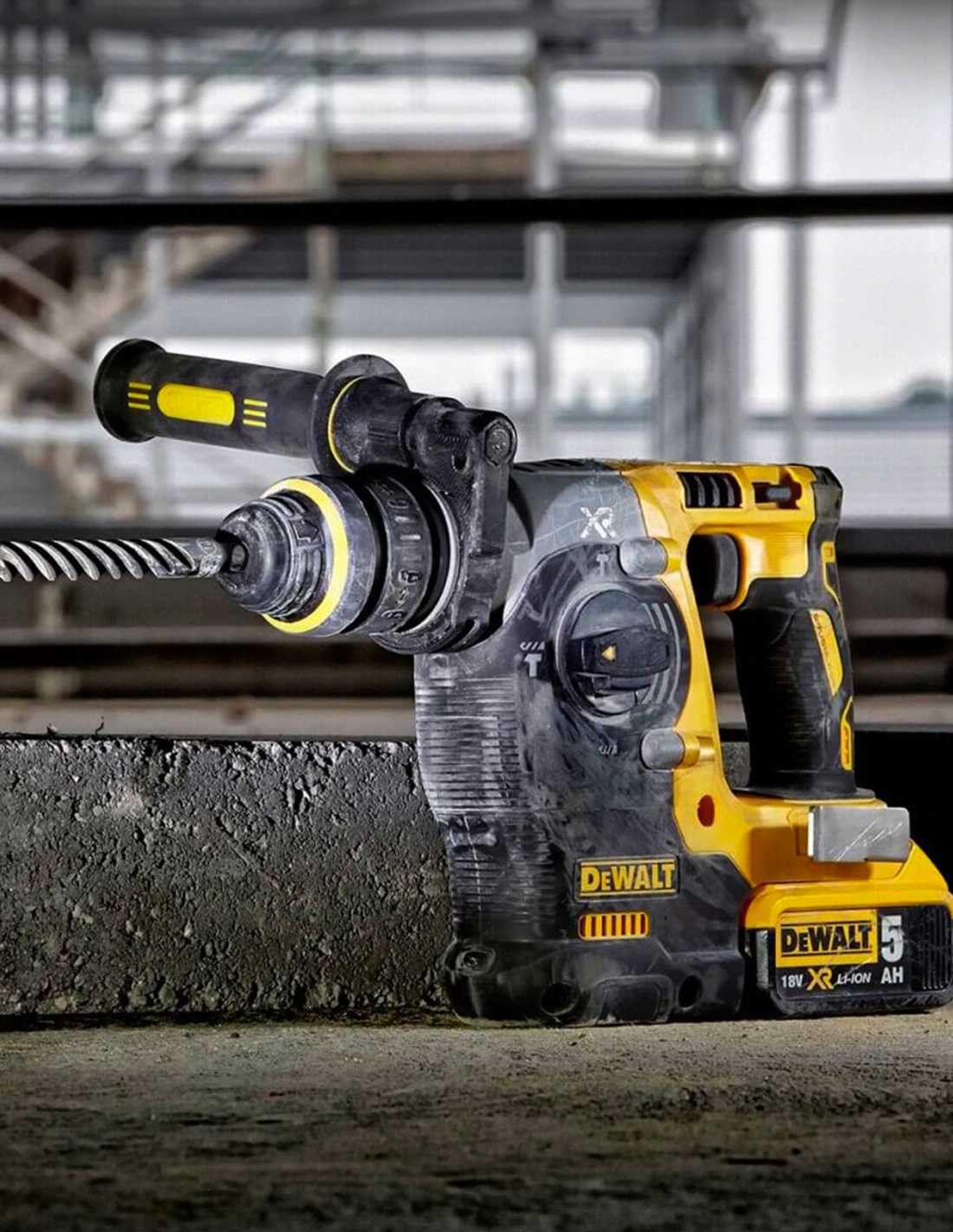 Dewalt Kit mit 4 Werkzeugen + 2bat 5Ah + Ladegerät + 2xTSTAK VI DCK496P2