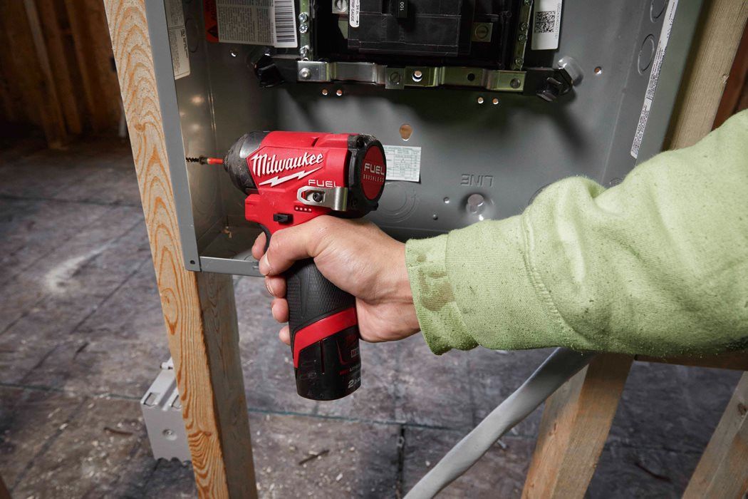 Atornillador de impacto Subcompacto 1/4 Hex M12 FUEL Milwuakee M12FID2-202X - 4
