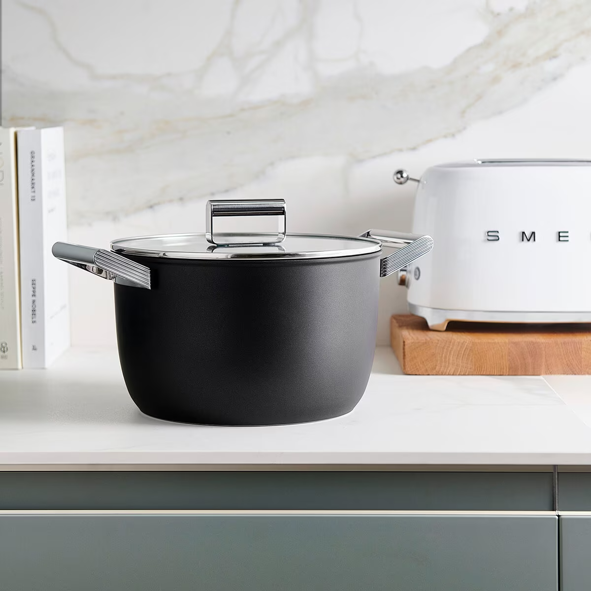 Smeg Mattschwarzes Küchengeschirr-Set mit 5 Teilen