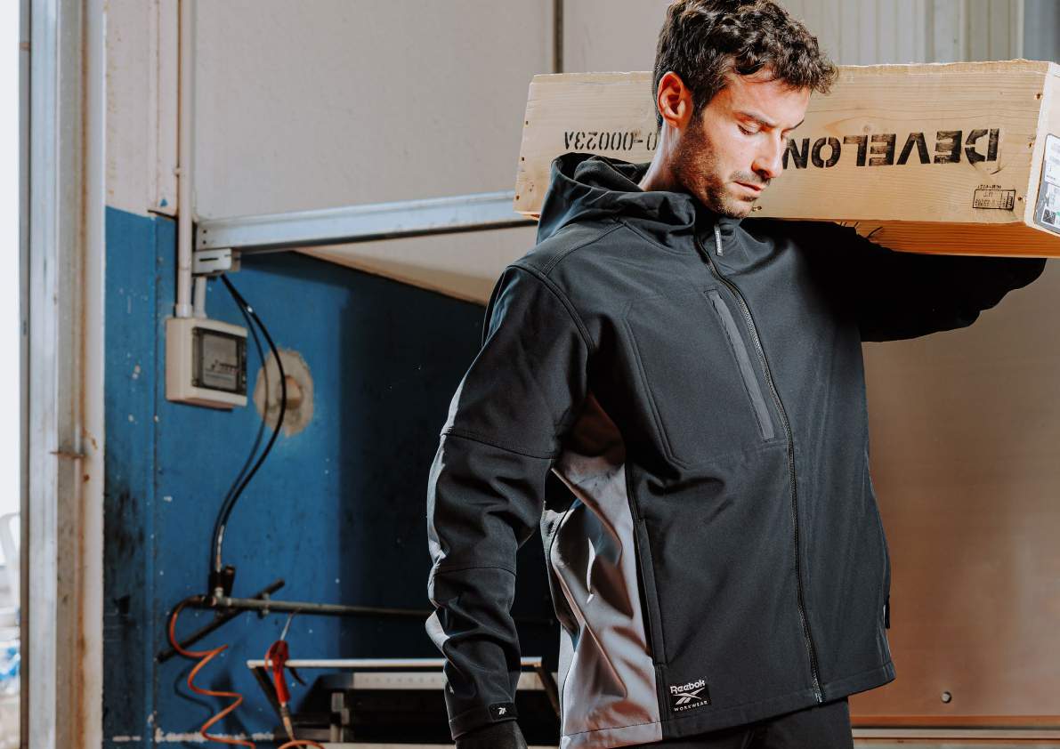 Reebok Jacke mit Kapuze aus dreilagigem technischem Gewebe