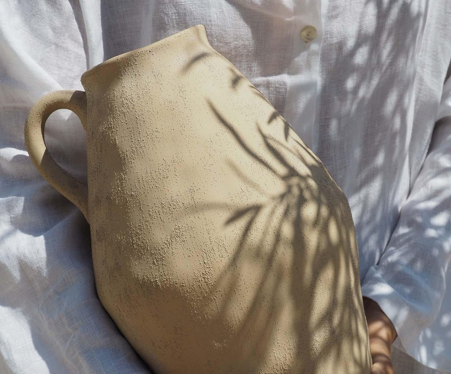 Beigefarbene Steingutvase Masaka 30 cm Andrea House