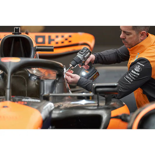McLaren 18V 90Nm 13mm Hammerbohrer mit 2 x 4Ah Akkus + Dewalt DCD85MM2T Koffer