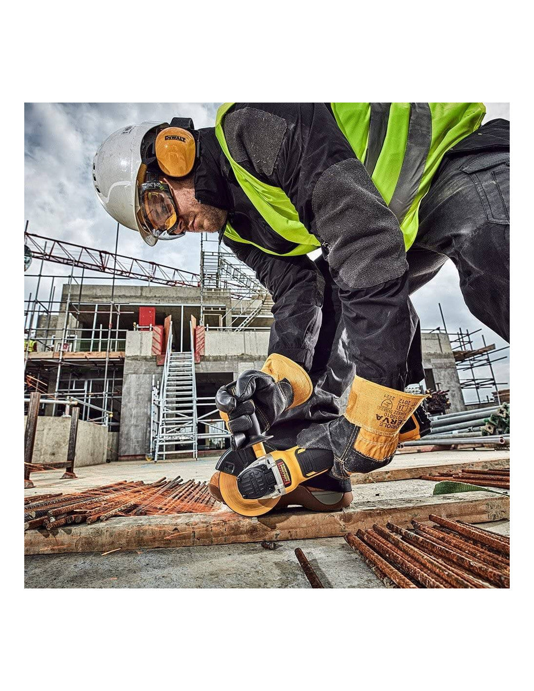 Dewalt DCG405P3 18V XR 125mm Winkelschleifer mit 3 x 5Ah Akkus + Ladegerät + Transportkoffer