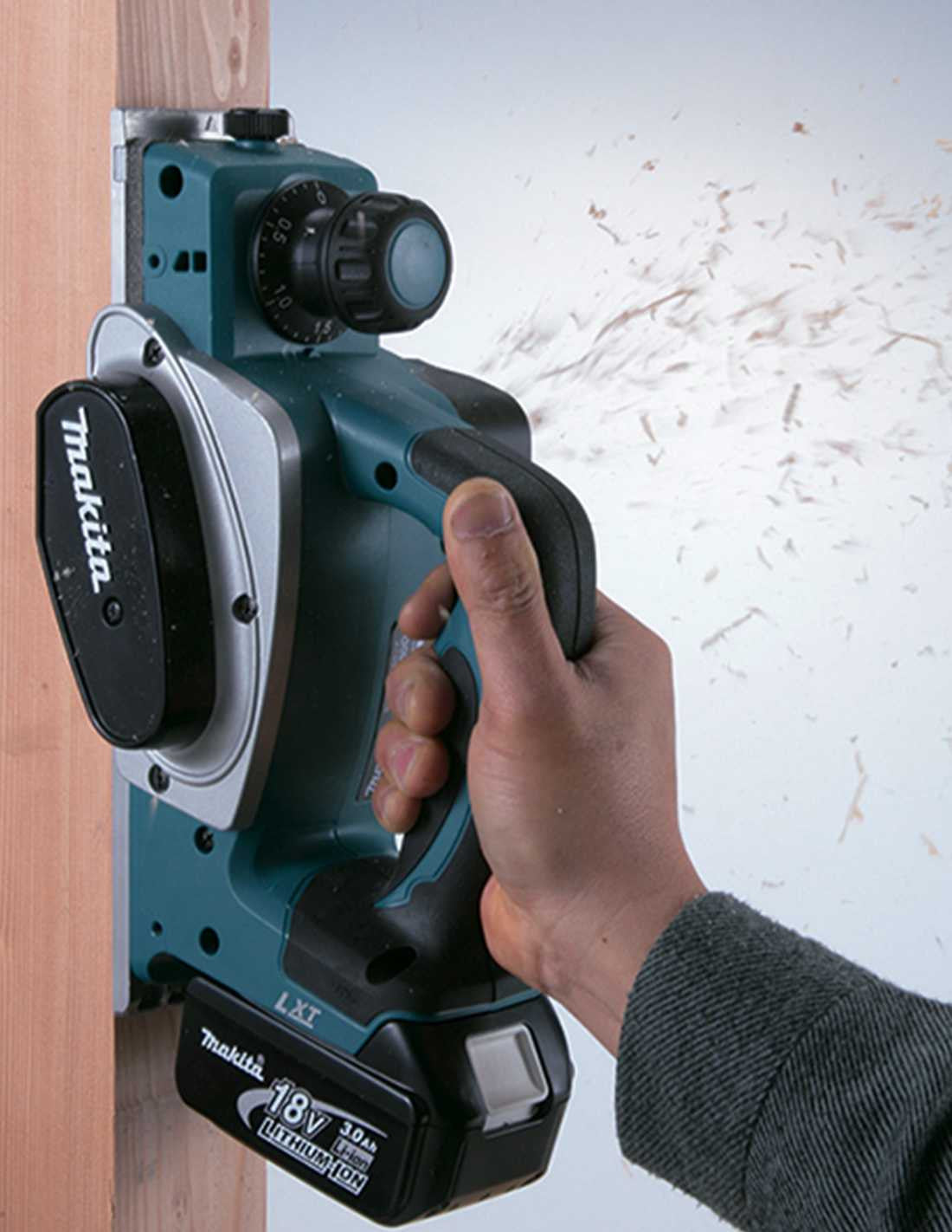 Makita-Set mit 10 Werkzeugen + 3 3-Ah-Akkus + Ladegerät + 2 Taschen DLX1080BL3