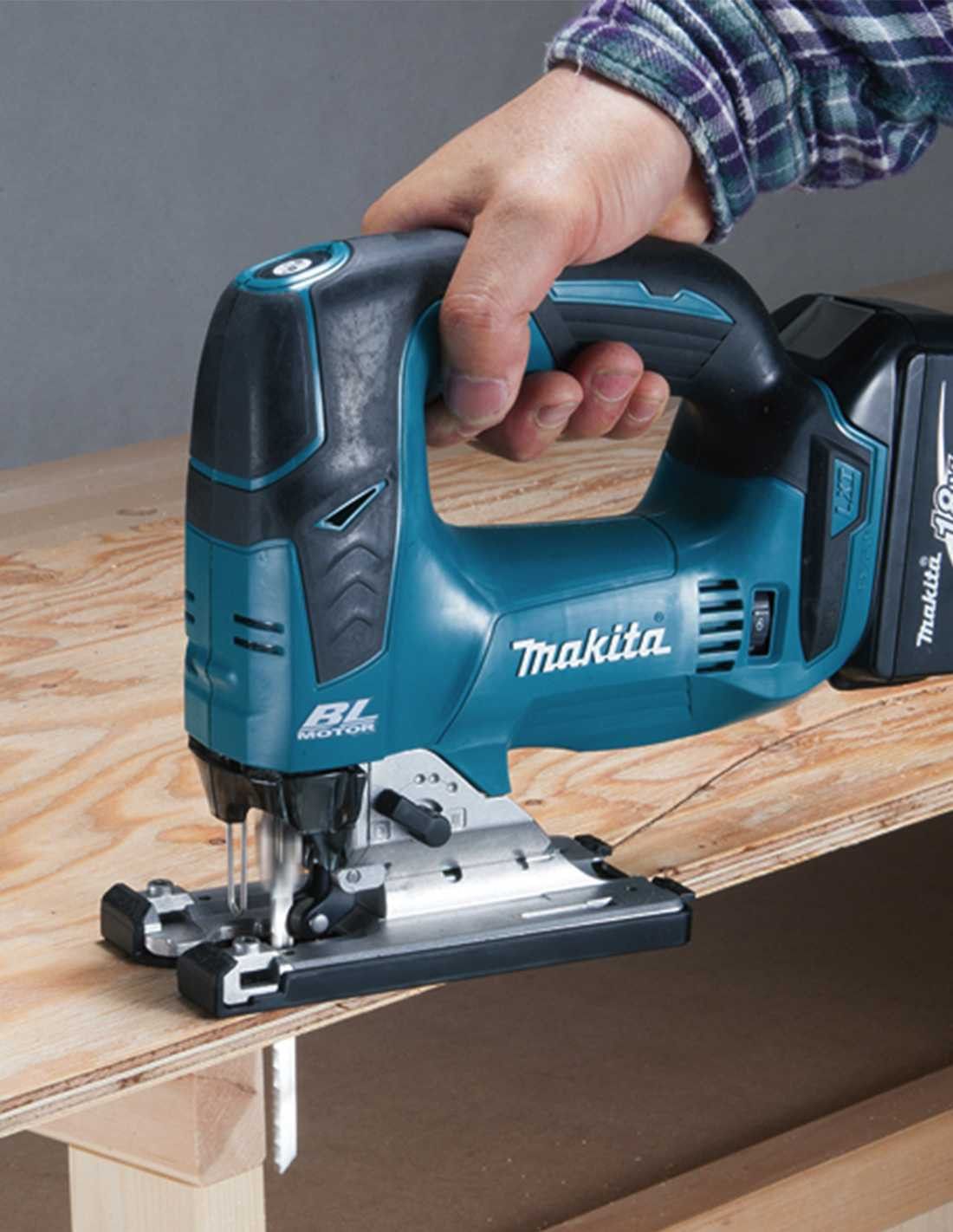 Makita DHP482 Hammerbohrer-Set + DJV182 Stichsäge + 2 Bat 5 Ah + Ladegerät + DLX2181BL2 Tasche