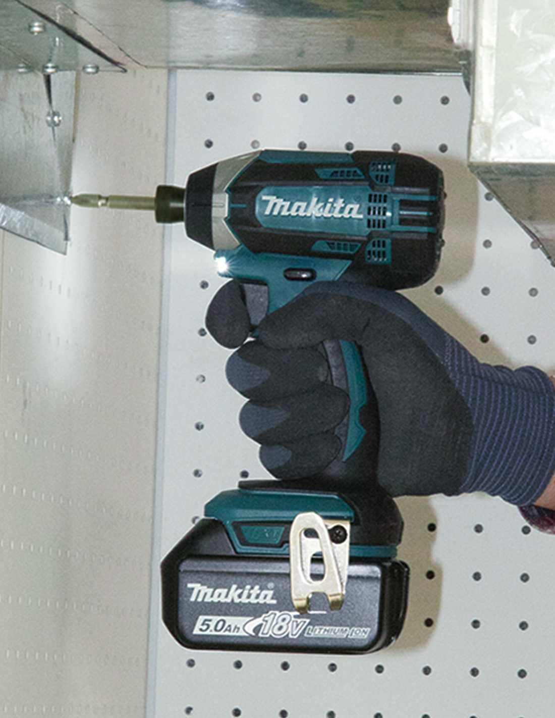 Makita-Set mit 10 Werkzeugen + 3 Schlägern + Ladegerät + 2 Taschen DLX1043BL3