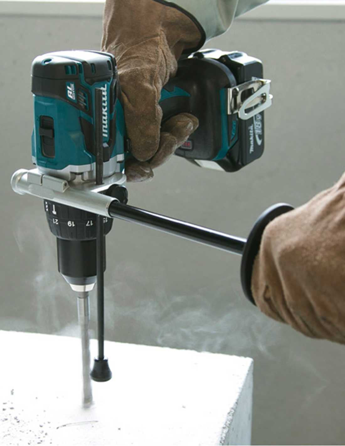 Makita-Set mit 9 Werkzeugen + 3 5,0-Ah-Akkus + Ladegerät + 2 Taschen DLX9243BL3