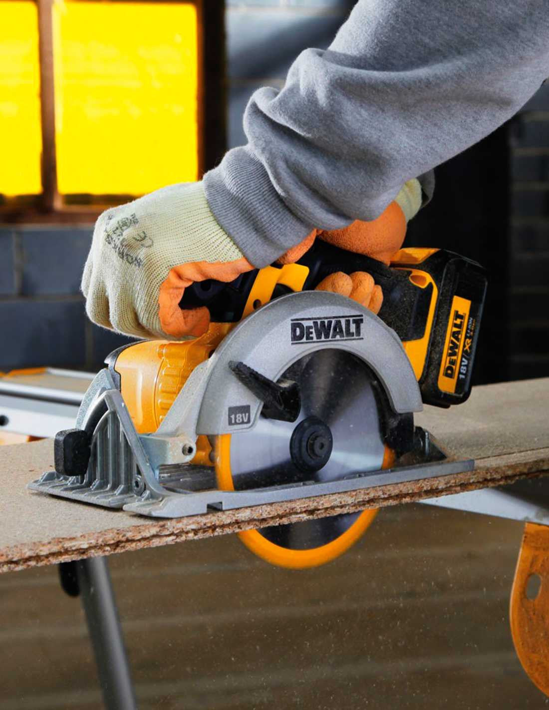 Dewalt Kit mit DCD796 Bohrhammer + DCS391 Kreissäge + 2bat 2Ah + DCB107 + TSTAK VI DCK291D2