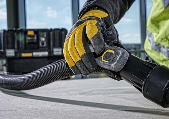 Dewalt 54V XR Flexvolt Klasse M Feststoff- und Flüssigkeitsstaubsauger + 2 6,0-Ah-Akkus und Ladegerät DCV586MT2