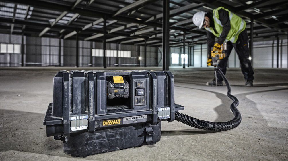 Dewalt 54V XR Flexvolt Klasse M Feststoff- und Flüssigkeitsstaubsauger + 2 6,0-Ah-Akkus und Ladegerät DCV586MT2