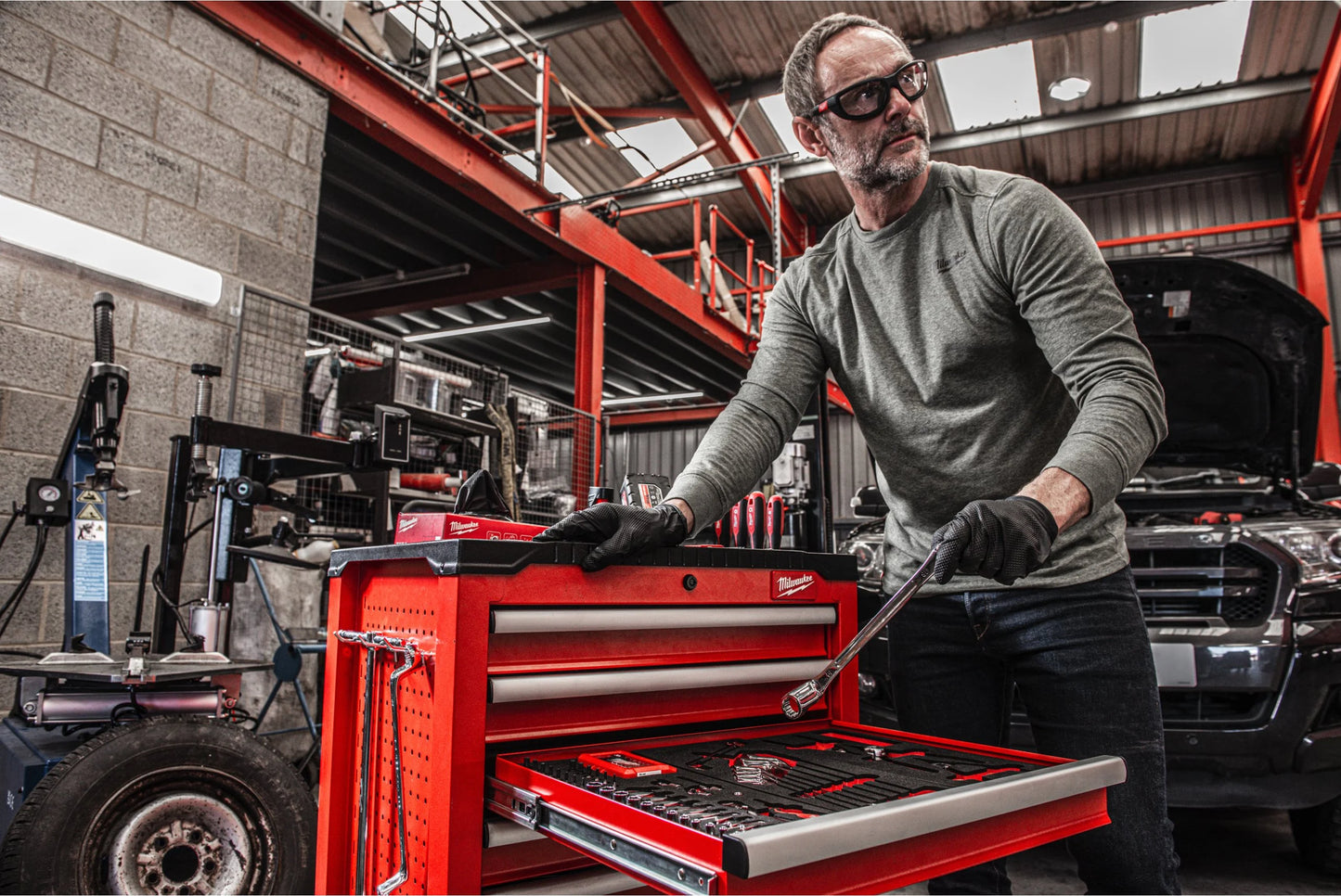 Werkzeugwagen mit 7 Schubladen Toolguard 69 cm Milwaukee