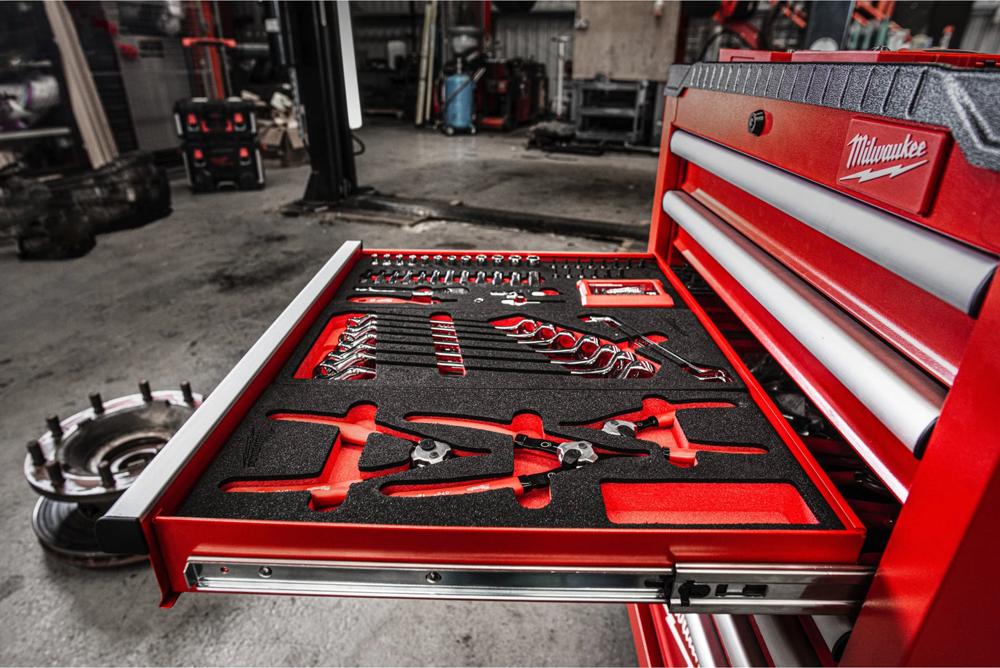 Werkzeugwagen mit 7 Schubladen Toolguard 69 cm Milwaukee