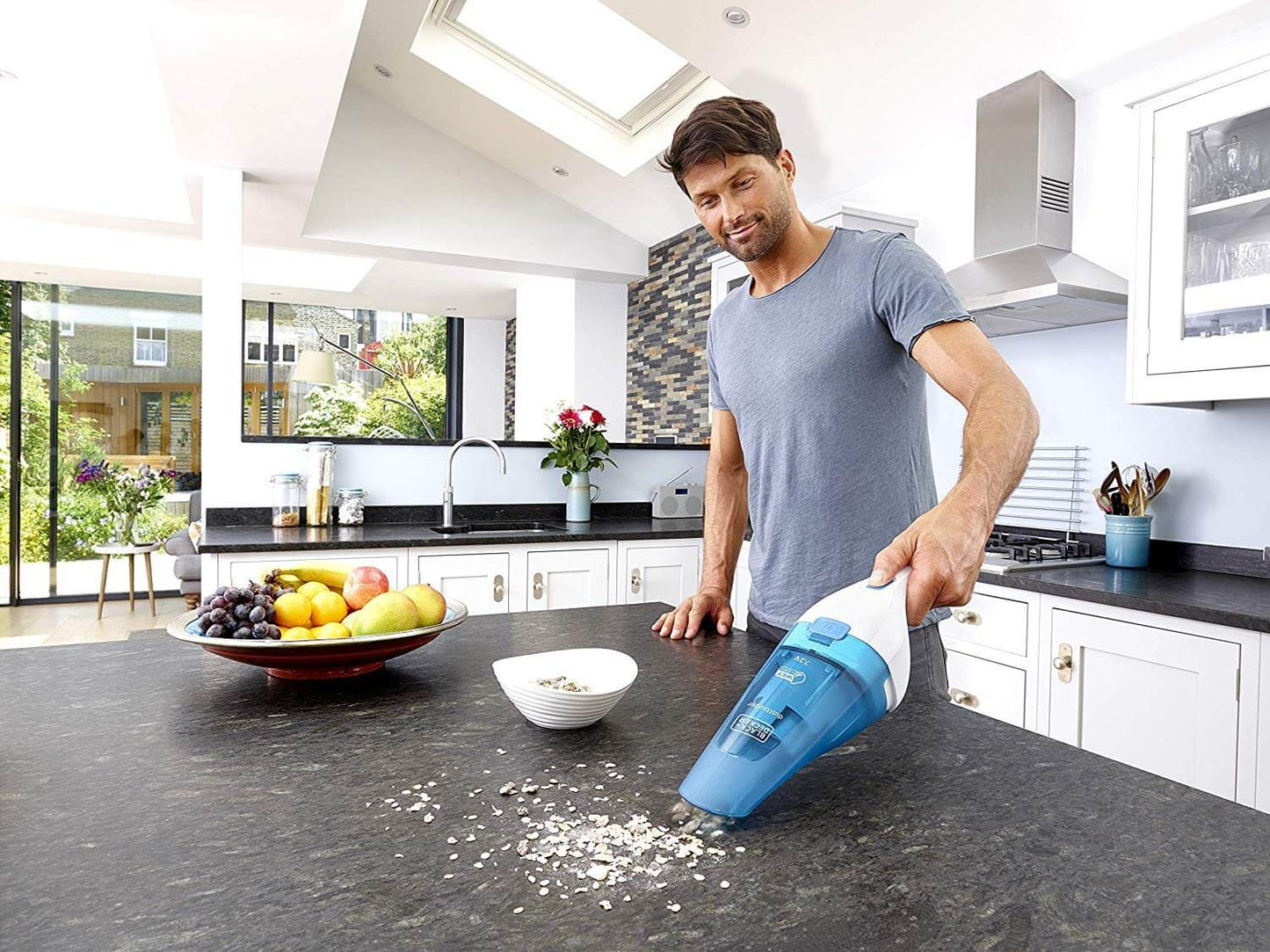 Aspirador de mano Líquidos y Sólidos Black+Decker Dustbuster LITIO 3,6V con accesorios  WDC115WA