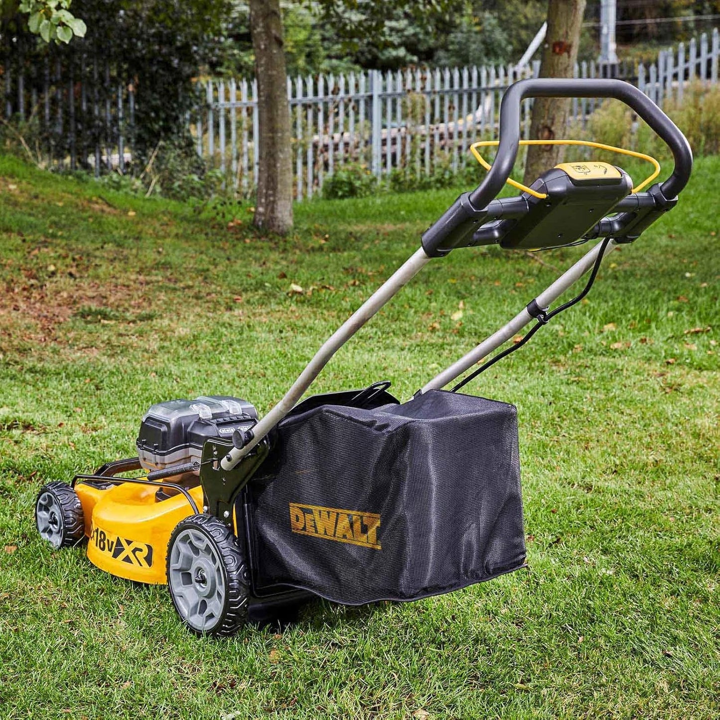 Bürstenloser Rasenmäher XR 2x18V 48cm + 2bat 5Ah + Ladegerät Dewalt DCMW564N