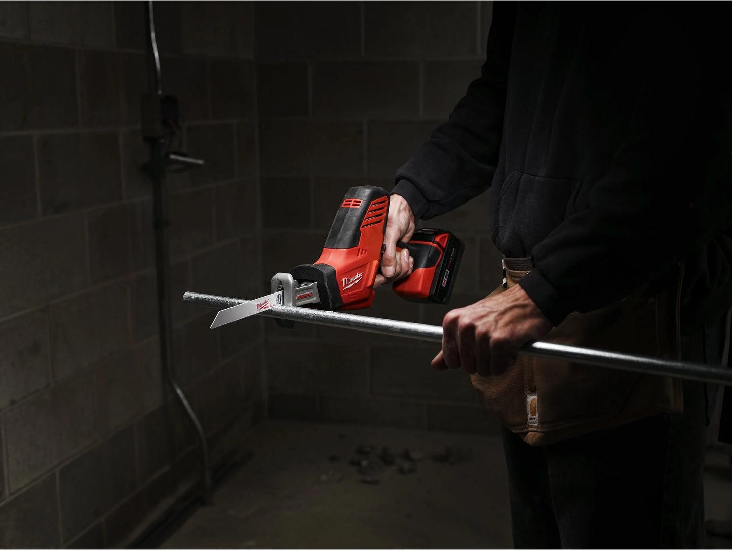 Säbelsäge M18 mit 2 Akkus 4 Ah + Ladegerät + Tasche Milwaukee C18 HZ-402B