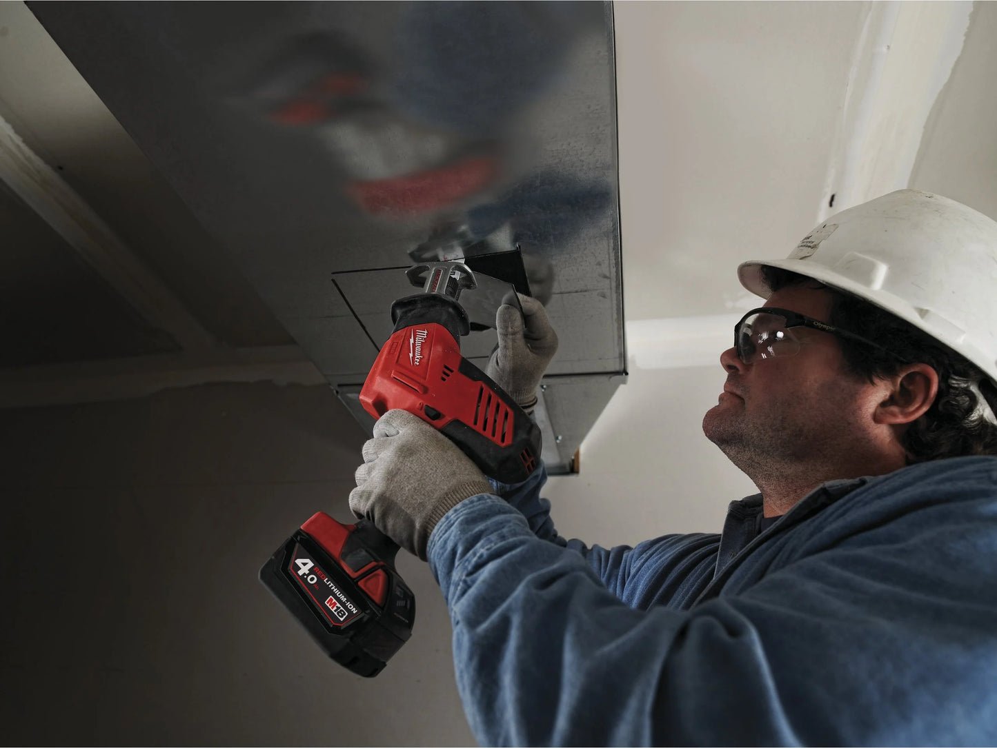 Säbelsäge M18 mit 2 Akkus 4 Ah + Ladegerät + Tasche Milwaukee C18 HZ-402B