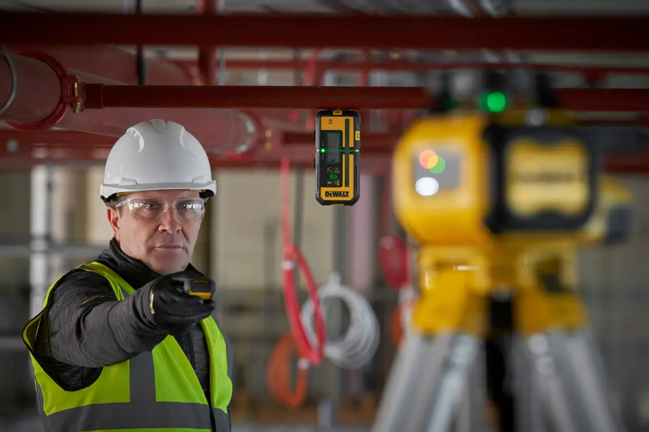 Selbstnivellierendes grünes USB-C-Rotationslaser-Set, 600 m, mit Dewalt-Detektor DCLE15221G