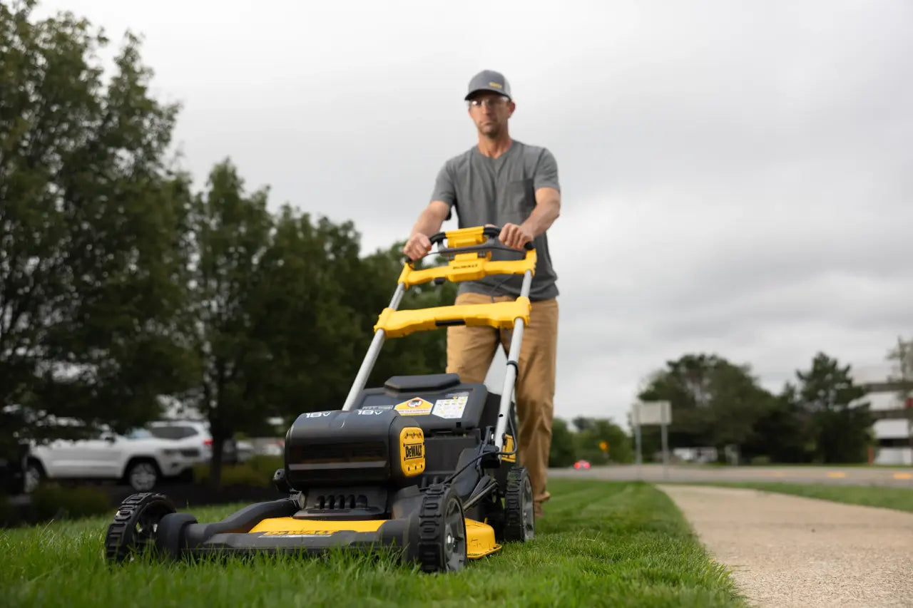 Dewalt DCMWSP156N XR 18V ​​53cm Bürstenloser Selbstfahr-Rasenmäher
