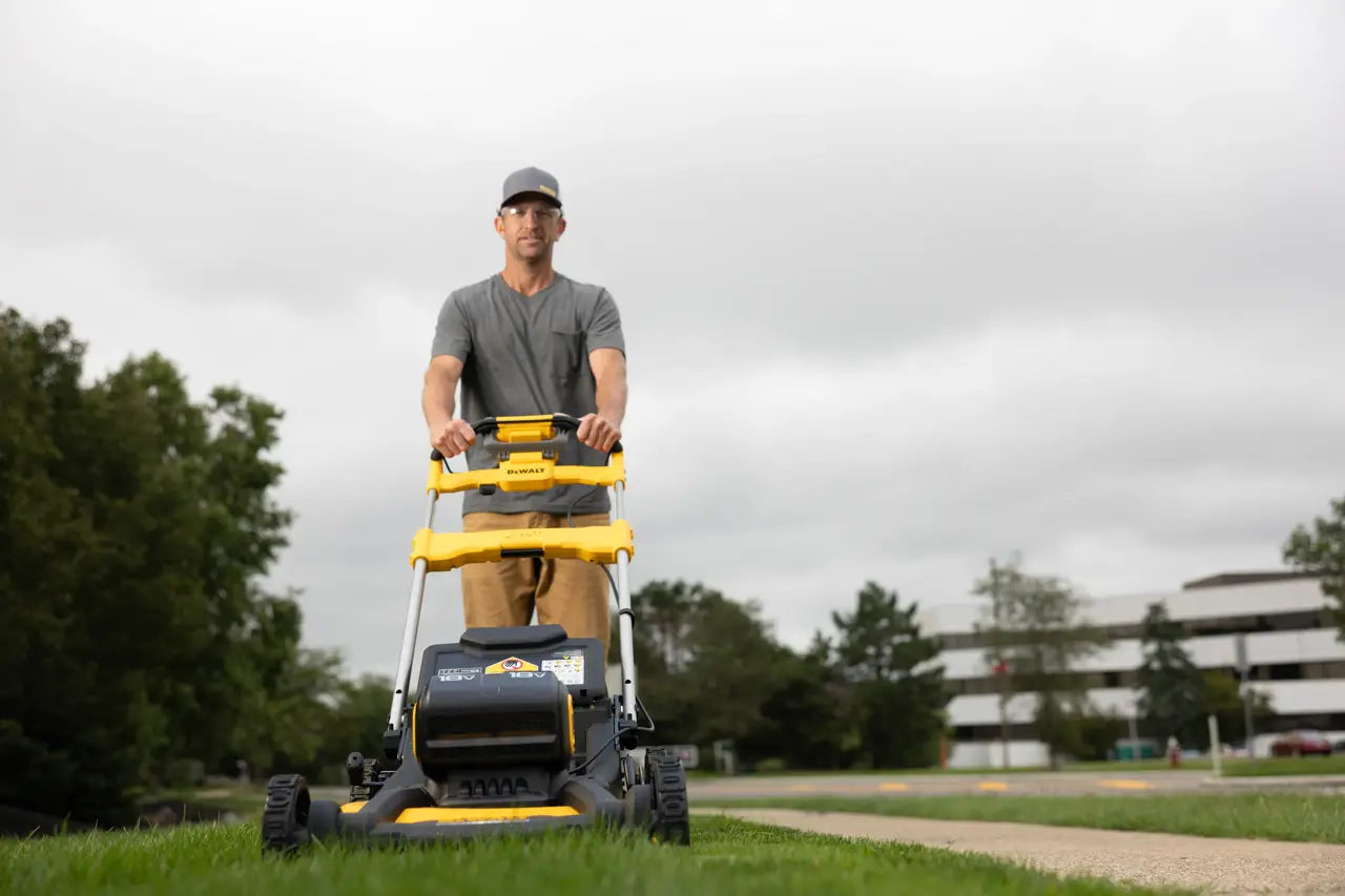 Dewalt DCMWSP156N XR 18V ​​53cm Bürstenloser Selbstfahr-Rasenmäher