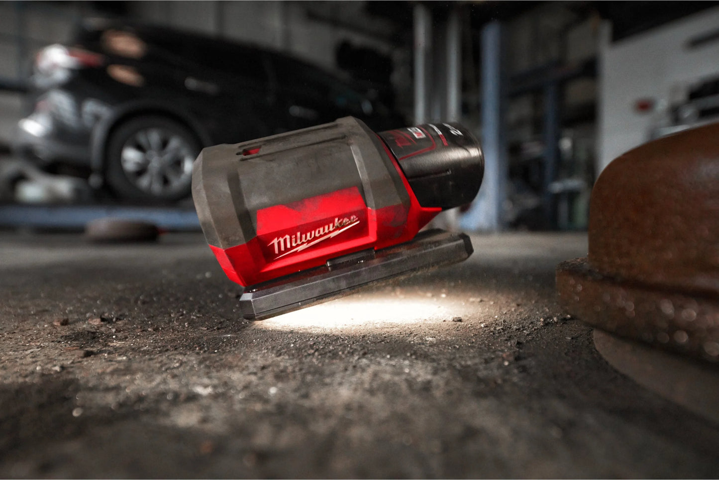 Milwaukee M12 Schwenkbare Flächenleuchte PAL-0