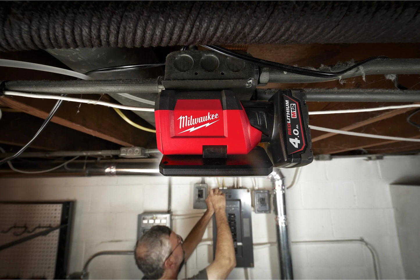 Milwaukee M12 Schwenkbare Flächenleuchte PAL-0