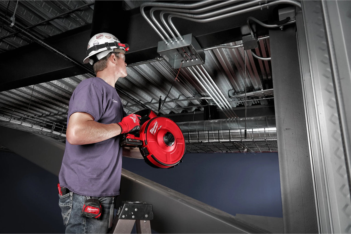 Milwaukee M18 FUEL Stahl-Einziehgerät + 2 × 2-Ah-Akkus + Ladegerät M18 FPFT-202, 36 m ST SET