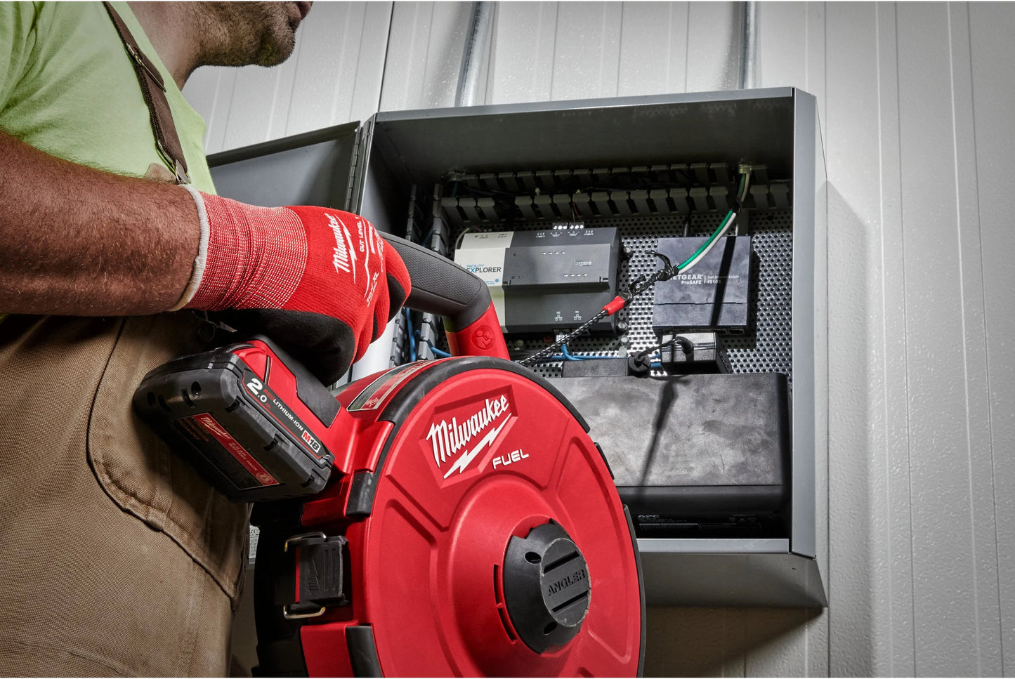 Milwaukee M18 FUEL Stahl-Einziehgerät + 2 × 2-Ah-Akkus + Ladegerät M18 FPFT-202, 36 m ST SET