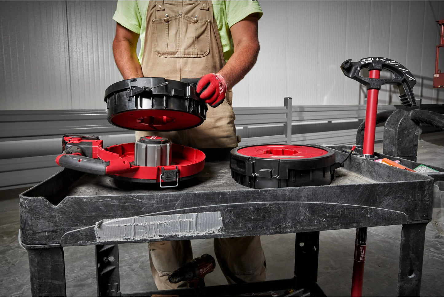 Milwaukee M18 FUEL Stahl-Einziehgerät + 2 × 2-Ah-Akkus + Ladegerät M18 FPFT-202, 36 m ST SET