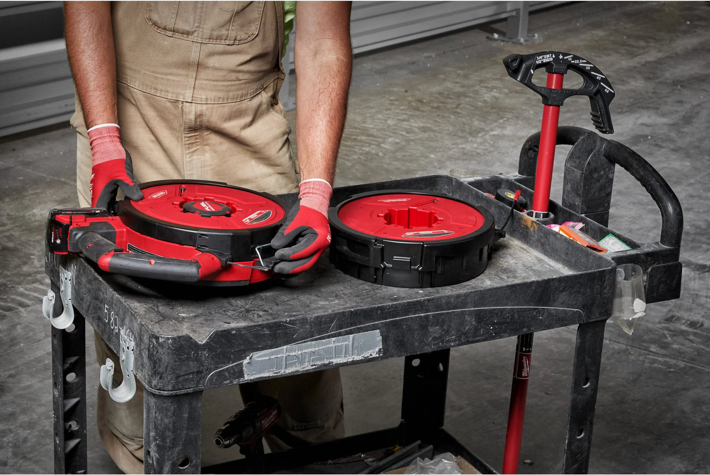 Milwaukee M18 FUEL Stahl-Einziehgerät + 2 × 2-Ah-Akkus + Ladegerät M18 FPFT-202, 36 m ST SET