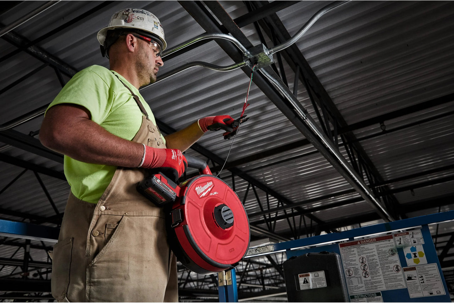 Milwaukee M18 FUEL Stahl-Einziehgerät + 2 × 2-Ah-Akkus + Ladegerät M18 FPFT-202, 36 m ST SET