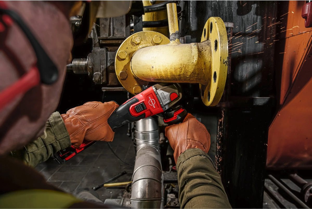M18-Winkelschleifer 125 mm mit Bremse und Druckschalter + 2 Akkus 5 Ah + Ladegerät + Milwaukee-Koffer M18 FSAG125XB-502X